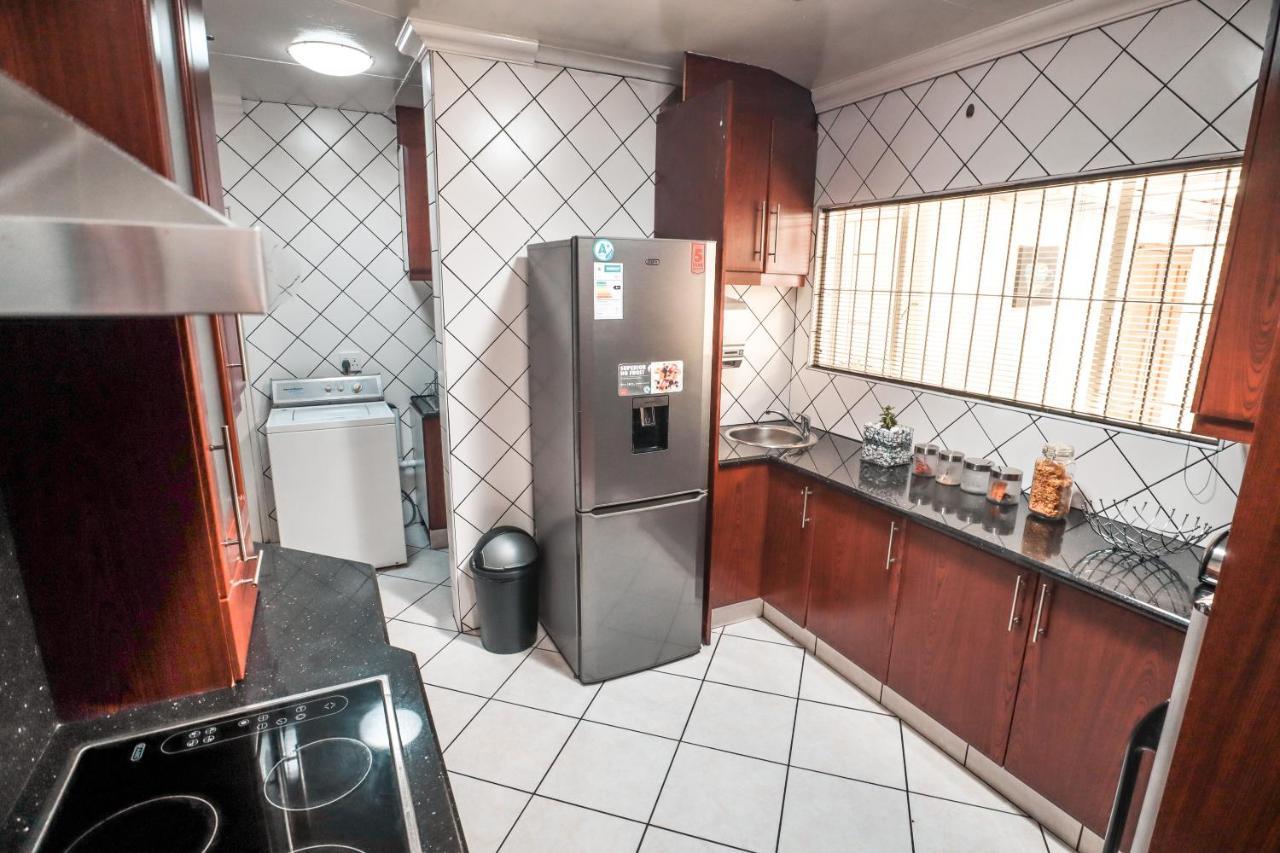 Menlyn Maine: The Exquisite Lunette Pretoria-Noord Exteriör bild