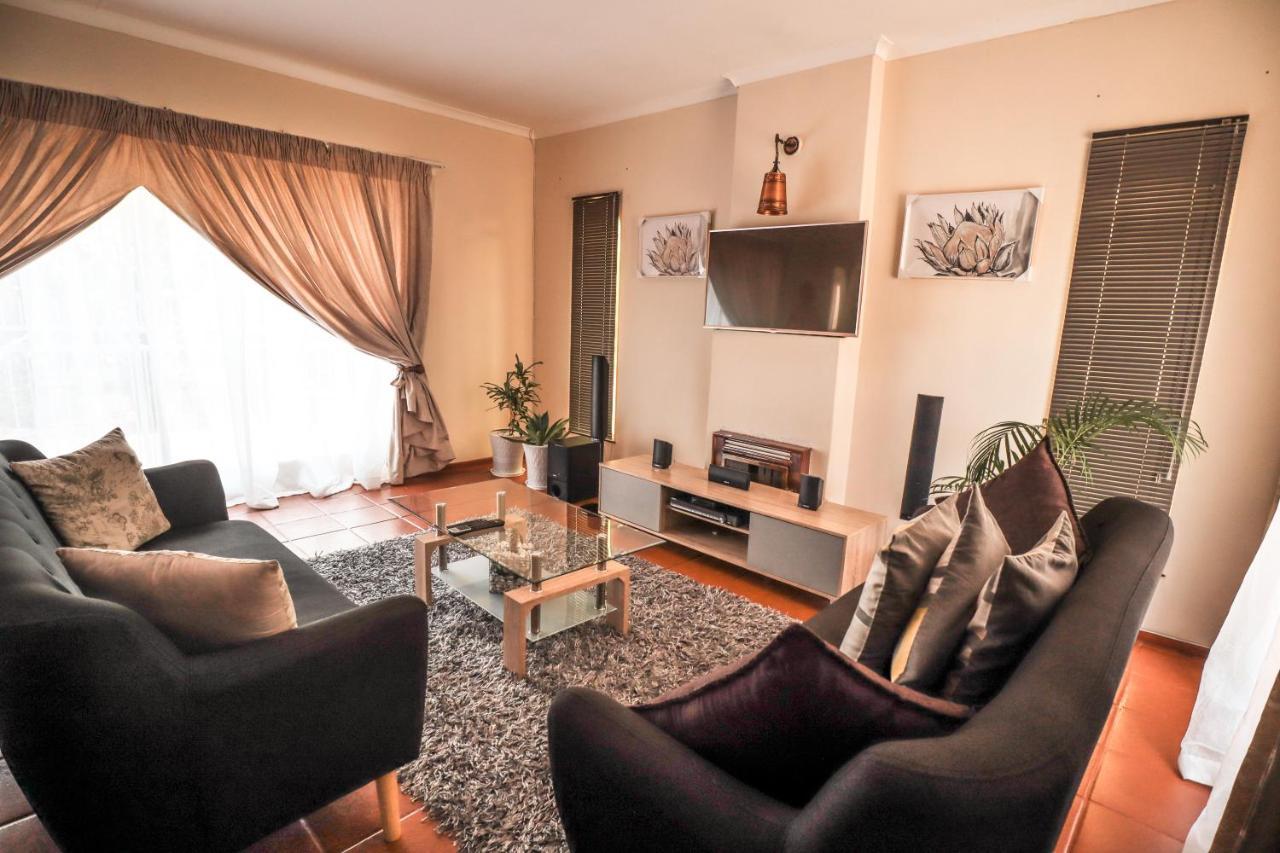 Menlyn Maine: The Exquisite Lunette Pretoria-Noord Exteriör bild