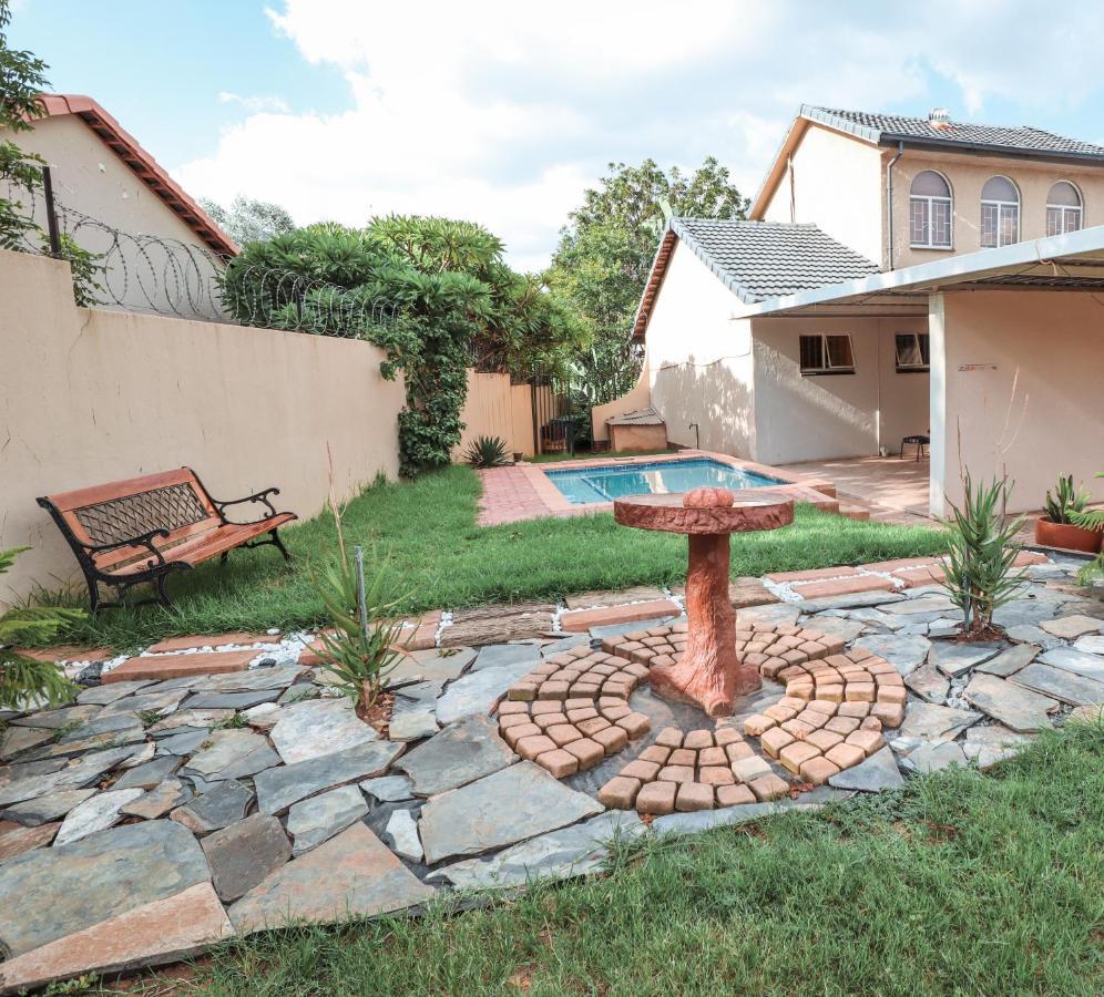 Menlyn Maine: The Exquisite Lunette Pretoria-Noord Exteriör bild